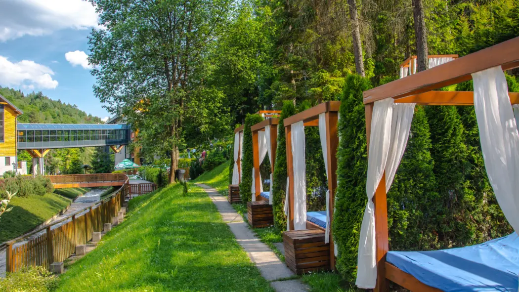 Piękne wiosenne krajobrazy w Hotelu Czarny Potok w Krynicy-Zdroju? Musisz je zobaczyć na własne oczy!