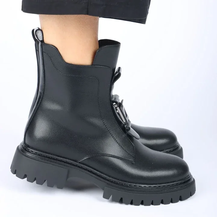 Botki damskie w stylu militarnym – połączenie wygody i charakteru