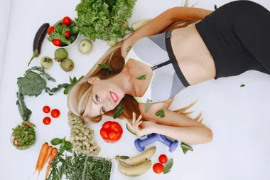 Dieta odchudzająca w cateringu dietetycznym – od czego zacząć, by łatwiej utrzymać plan?