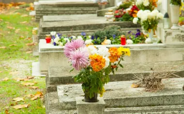 Jakie są nowe opłaty na cmentarzach komunalnych w Jaworznie? Zobacz, za co zapłacisz więcej