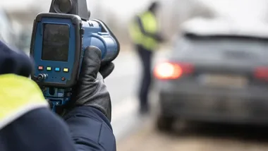 Kontrola prędkości ujawniła zakaz i tabletki. Weekend na drogach Jaworzna
