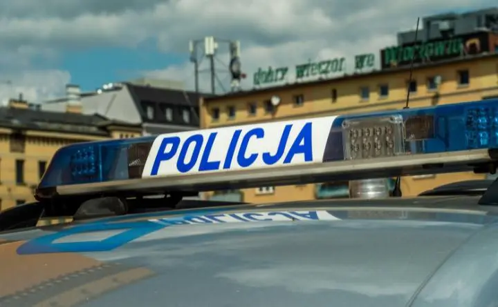 KMP w Jaworznie: Uroczyste przekazanie radiowozu oraz wyposażenia dla jaworznickich policjantów