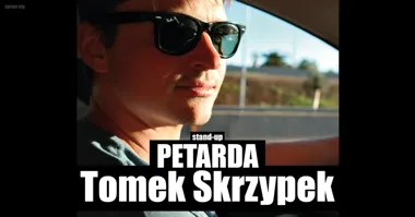 Grafika promocyjna wydarzenia Tomek Skrzypek „PETARDA” w Jaworznie — stand-up w Jazz Clubie „Muzeum”