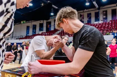 Młodzi mocarze Jaworzna - 110 uczniów stanęło do walki w siłowaniu na rękę