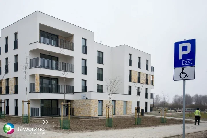 Nowe mieszkania na Skałce – klucze odebrało pierwsze 25 rodzin, w planach kolejne etapy