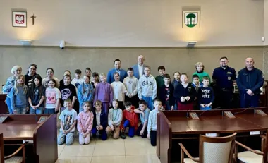 Uczniowie SP 14 w Urzędzie Miejskim – dzień z władzami i służbami