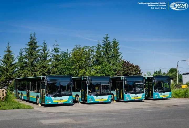 Grafika promocyjna wydarzenia Koniec pewnej epoki. Ostatni weekend z autobusami 15-metrowymi w PKM Jaworzno