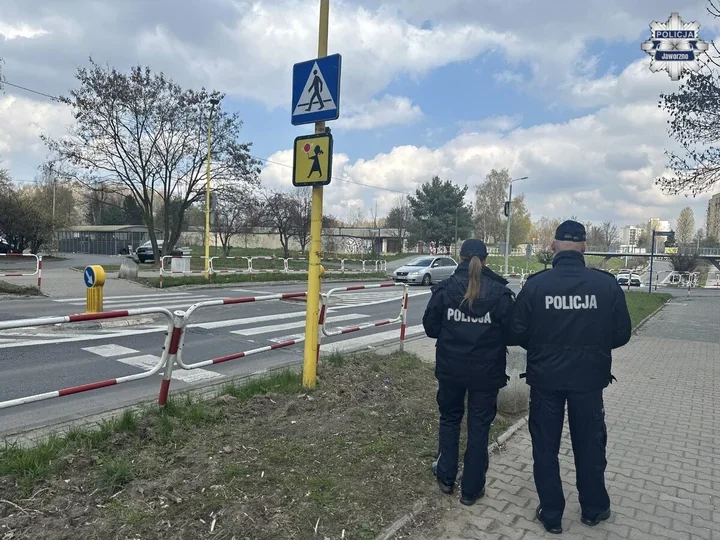 Na pasach w Jaworznie padło ostrzeżenie - policjanci rozdawali odblaski