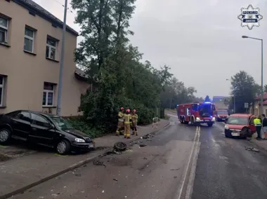 Czołowe zderzenie w Jaworznie. 21-latek miał zasnąć za kierownicą
