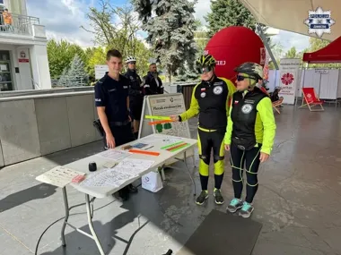 Odblaski i policyjny motocykl. Tak zabezpieczono rajd w Jaworznie