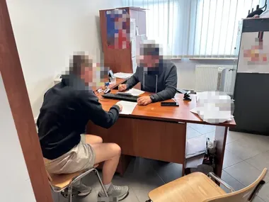 Papieros skończył się pobiciem w galerii - policja namierzyła pseudokibiców