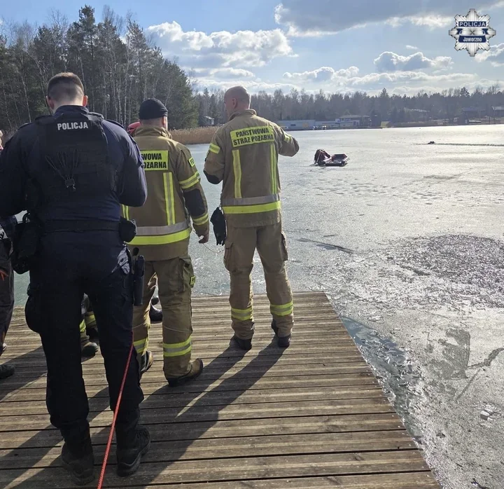 Wędkarz przeżył 30 minut w lodowatej wodzie nad Sosiną - lód zawiódł